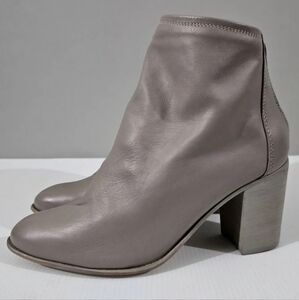 Chocolat Blu Boston Ankle Bootie EU 38 US 8 Taupe Gray Leather Block Heel Fall
